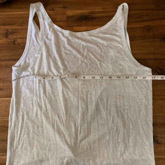 🧘🏼♀️Tied up tank - Picture 3 of 10